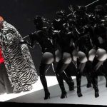 J Balvin recibe críticas por 'denigrar a la mujer' en los MTV VMA's