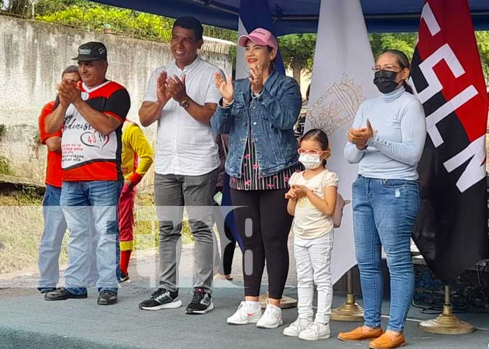 Managua: Familias del Bo. Adolfo Reyes celebran calles nuevas