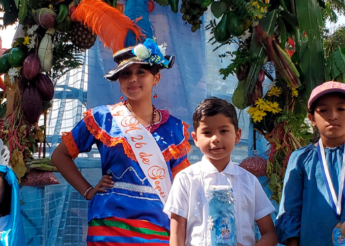 Realizan desfile de candidatas a reina de las fiestas patronales en Ocotal