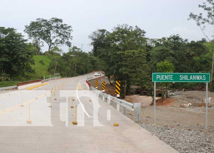 Carretera de concreto hidráulico avanza de Rosita a Bonanza