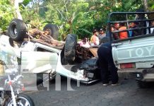 Camioneta termina volcada con 12 pasajeros a bordo en La Dalia, Matagalpa