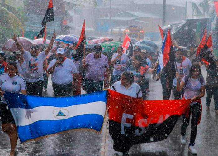 Siuna: Bajo la lluvia realizaron marcha para honrar la gesta de Pancasán