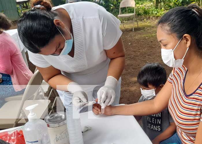 Barrio Las Jinotepe, en Managua, recibe visita de clínica móvil