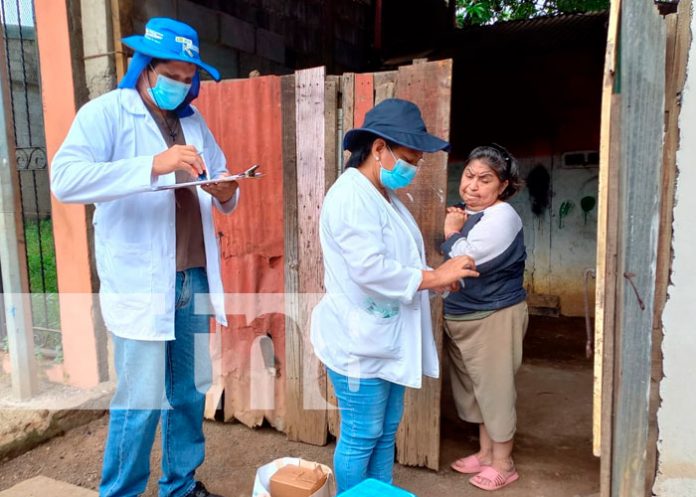 Inmunizan contra el COVID-19 a familias del barrio René Cisneros, Managua