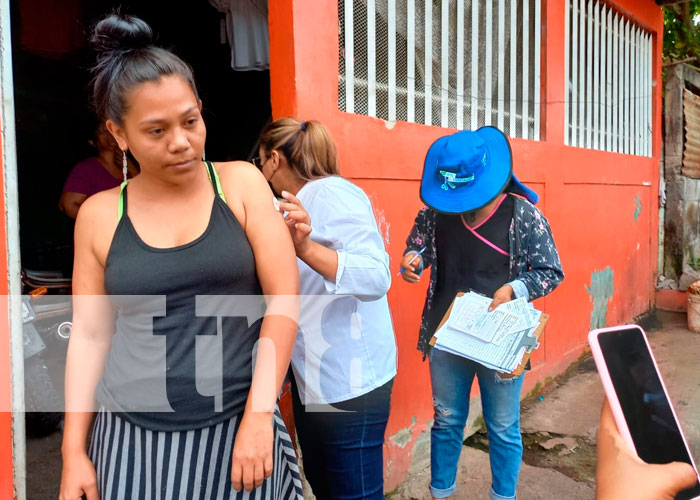 Inmunizan contra el COVID-19 a familias del barrio René Cisneros, Managua