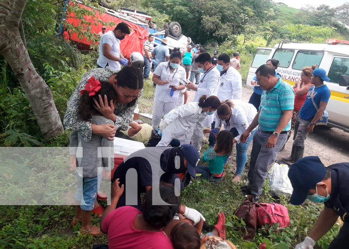 18 lesionados en vuelco de ruta en comarca la Manga, Acoyapa, Chontales