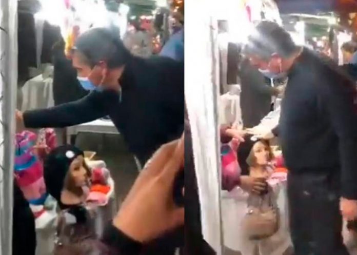 Político argentino besa a maniquí pensando que era un niño