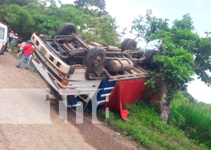  18 lesionados en vuelco de ruta en comarca la Manga, Acoyapa, Chontales