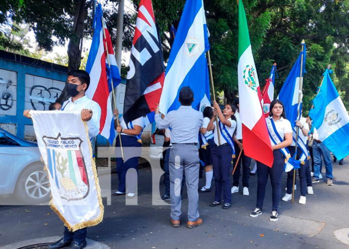Instituto Experimental México desfila por las calles del Distrito IV, Managua