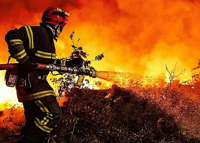 Bombero muere tratando de extinguir incendio en Portugal 