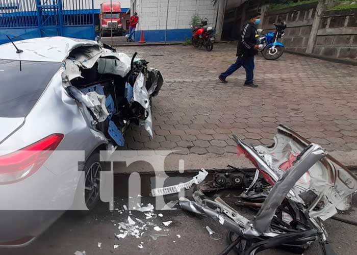 Brutal accidente en carretera Nueva a León deja vehículo reducido a chatarra 