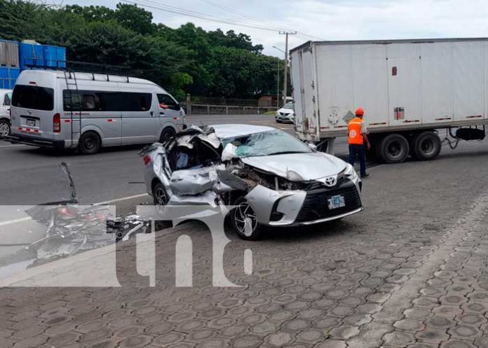 Brutal accidente en carretera Nueva a León deja vehículo reducido a chatarra