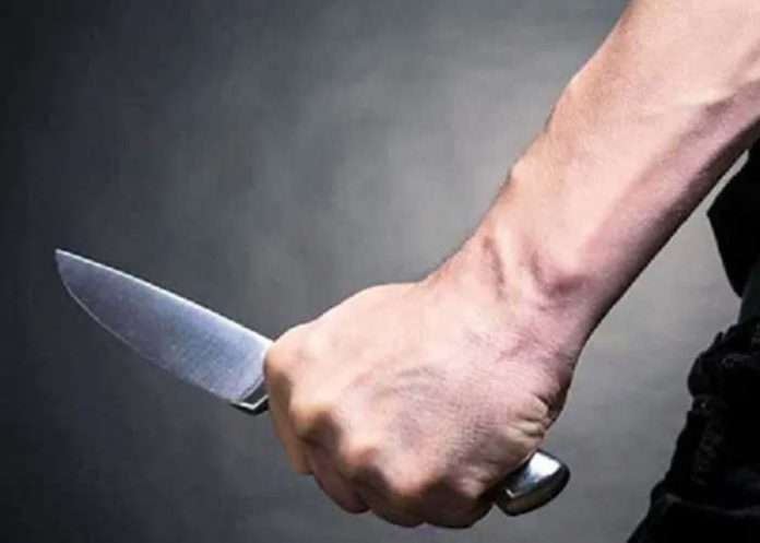  Imagen de una persona sosteniendo un cuchillo 
