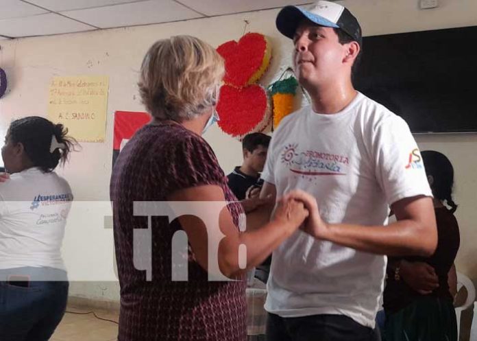 Recreación con mañana de disfrute con ancianos en Managua