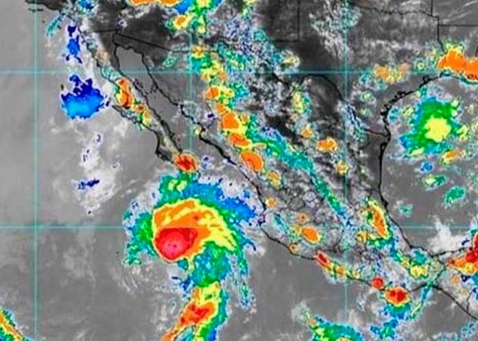 Se forma en Baja California la tormenta tropical 'Howard'
