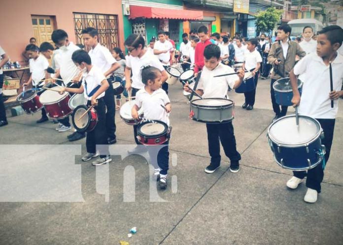 Desfile infantil por el aniversario del colegio Lidia Valdivia en Boaco