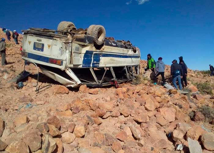 Accidente en Bolivia cobra la vida de una persona y otras 20 heridas