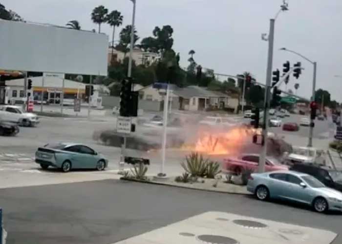 Impactante accidente en California tras ignorar la luz roja del semáforo