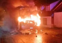 ¡Terror en las calles de Chile! Queman bus con personas adentro