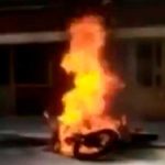 Joven quemó su medio de trabajo para evitar multa en Medellín (Video)