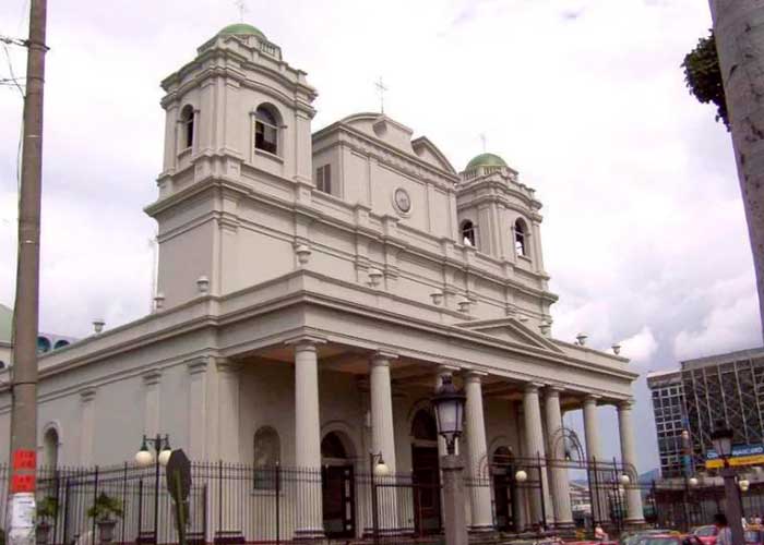 Culpable Iglesia corrupta de Costa Rica por encubrir a un cura de violación