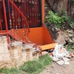 Escena del accidente que afectó una vivienda en Managua