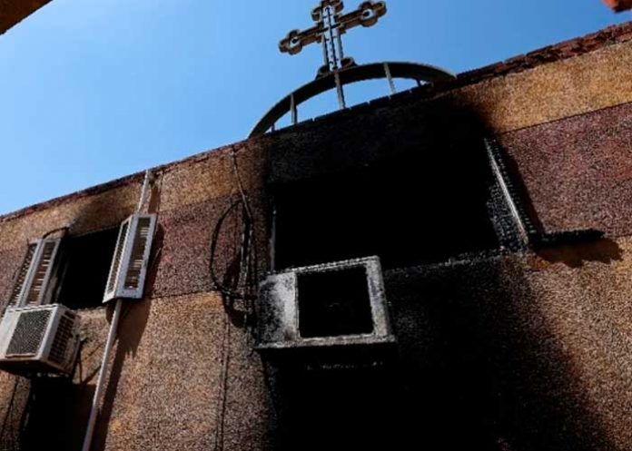 Arde el infierno en plena misa y deja al menos 41 muertos en Egipto