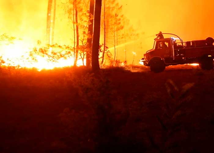 Incendios forestales arrasan con Francia debilitada por la sequía