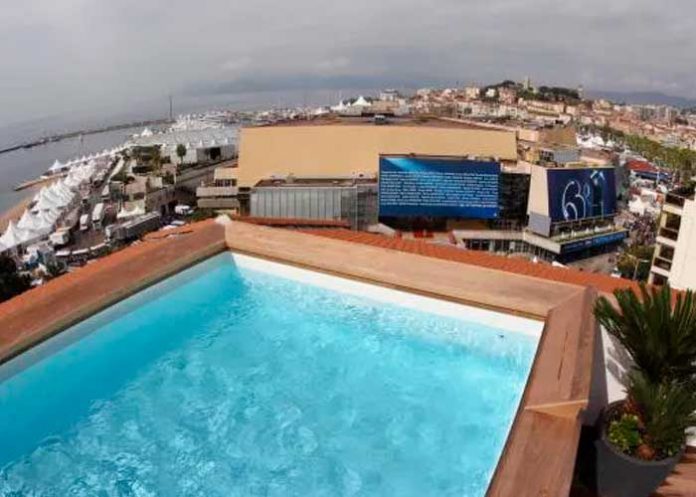 ¡Bien dunditos! Ocultan piscinas para evadir impuestos en Francia