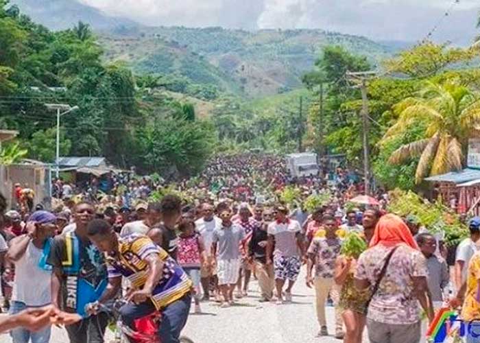 Un muerto y 11 heridos durante protesta por los precios de alimentos en Haití