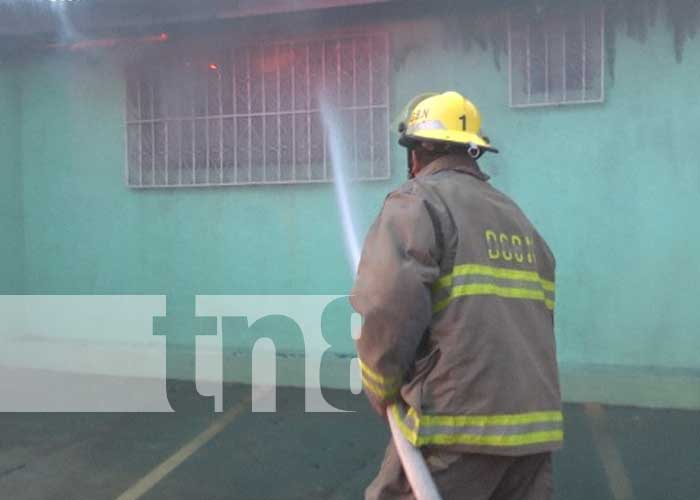 Incendio en una bodega ubicada en el barrio El Paraisito, Managua