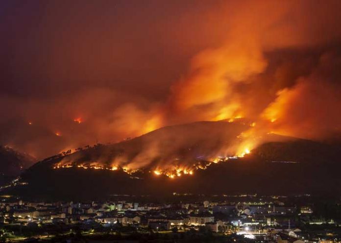 Fuertes incendios forestales azotan a España