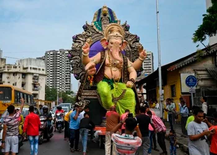 ¿A dónde ira a parar la humanidad? Celebran al dios elefante en la India