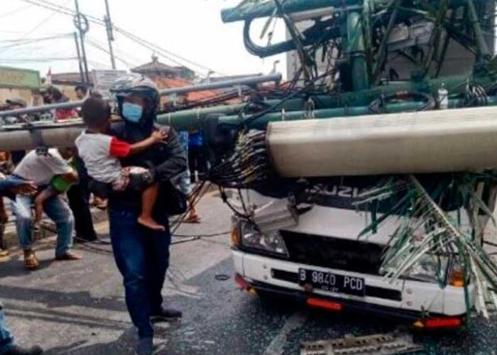 Al menos siente niños muertos deja terrible choque de camión en Indonesia