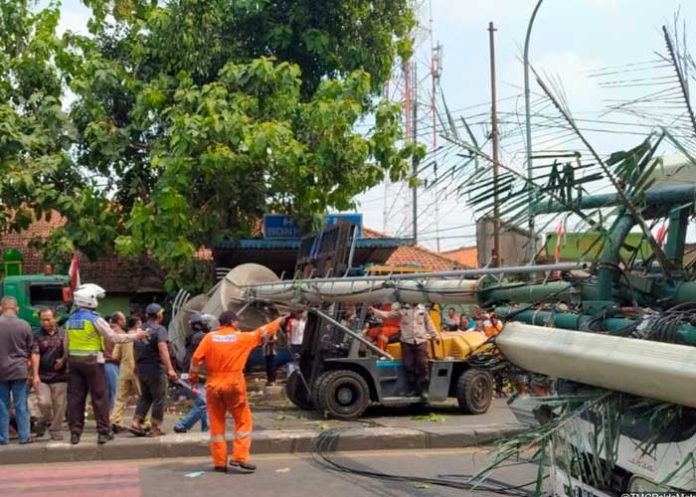 Al menos siente niños muertos deja terrible choque de camión en Indonesia