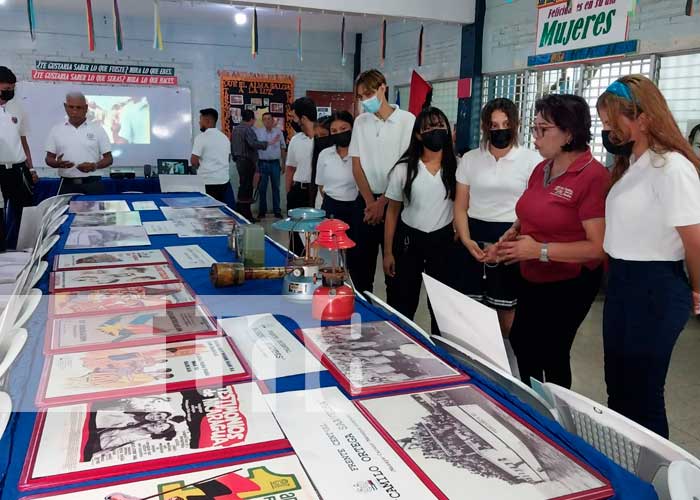 Inauguran museo digital "42 alfabetización" en el Instituto Ramírez Goyena 