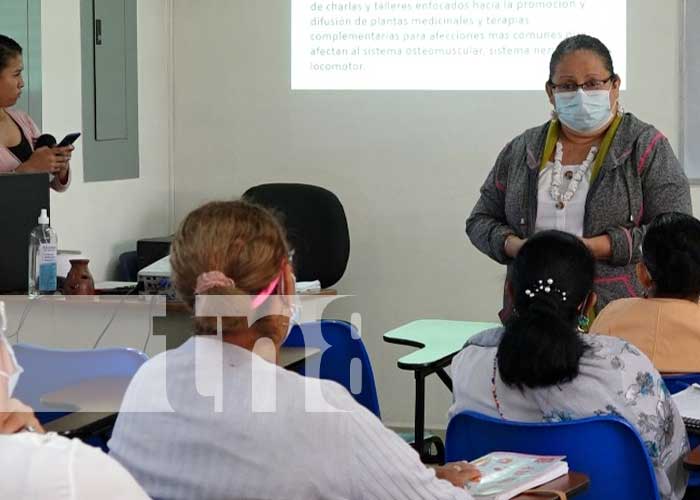 Taller sobre medicina natural para fisioterapia en Nicaragua con el MINSA