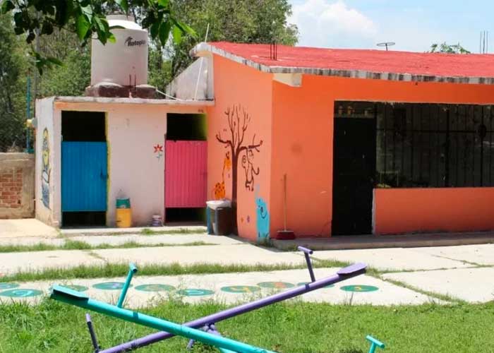 Arrestan a profesor que abusó de seis niñas en Guanajuato, México