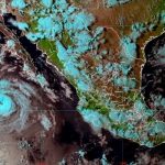Huracán ‘Howard’ se aleja de las costas de México dejando fuertes lluvias