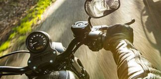 Imagen referencial de una motociclista