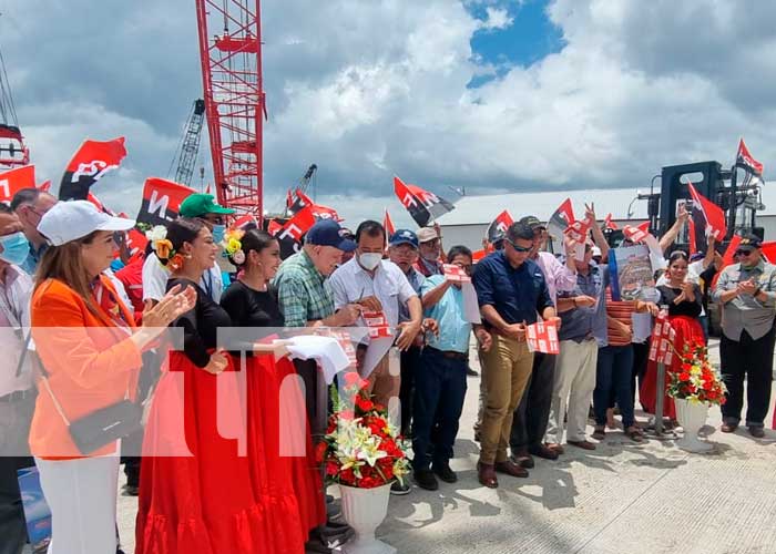Activan en Puerto Sandino nuevas grúas para la recepción y envío de carga
