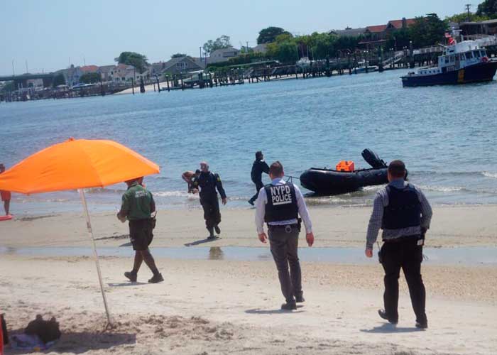 Encuentran flotando el cadáver de "nica" desaparecido en playa de Nueva York