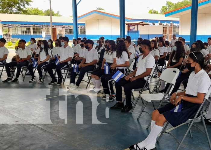 Charlas sobre nutrición deportiva en un colegio de Managua