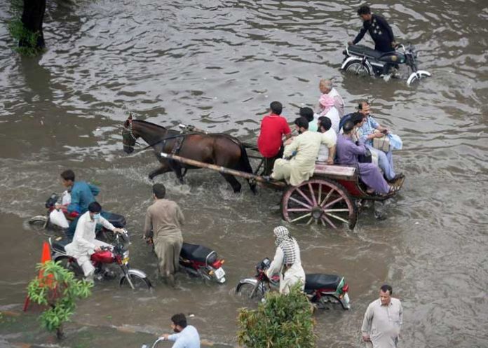 Al menos 502 fallecidos en Pakistán tras fuertes lluvias monzónicas