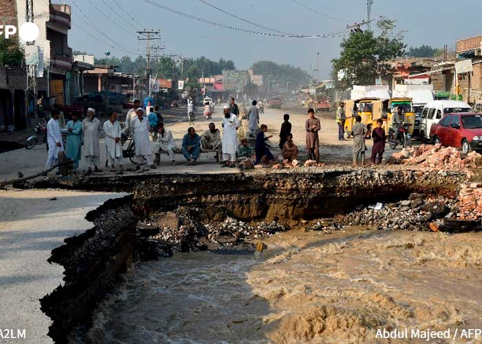 Pakistán solicita ayuda tras letales inundaciones que dejan más de mil muertos