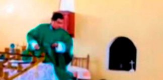 ¡Indignante! Sacerdote patea a perrito en plena misa en Perú (Video)