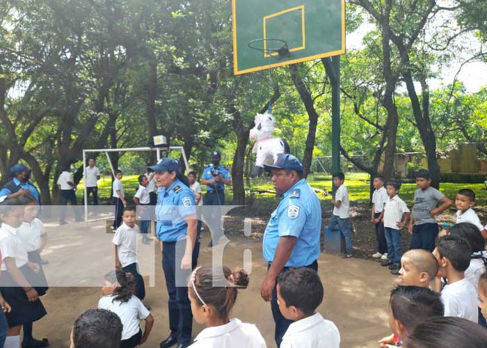 Autoridades policiales visitan colegio en Rivas