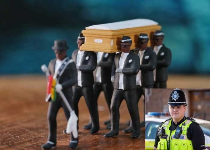Policía se hace viral en Inglaterra por fingir la muerte de su novia falsa