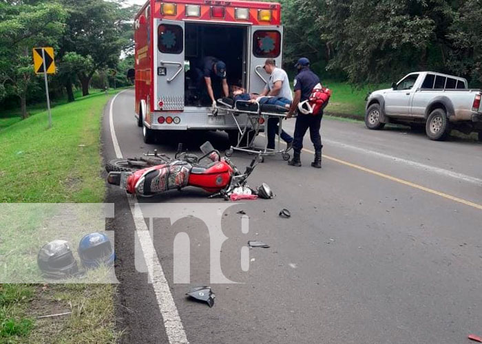 Motociclistas lesionados tras impactar con un animal en Juigalpa, Chontales