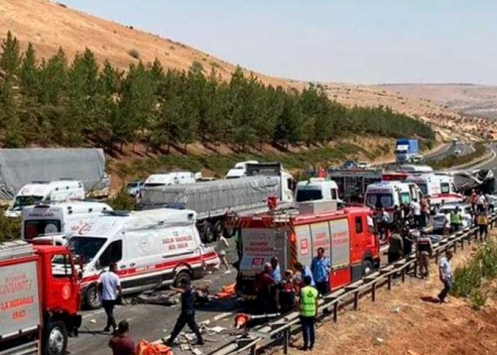 Sangriento choque en una carretera de Turquía deja 16 muertos y 21 heridos